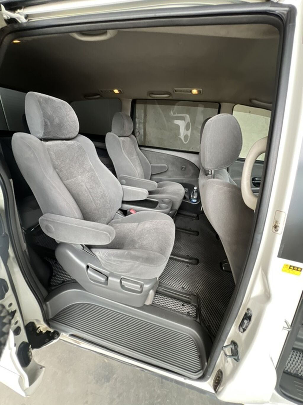 Toyota Estima: 2003 г., 2.4 л, Газ, Минивэн: фото 3
