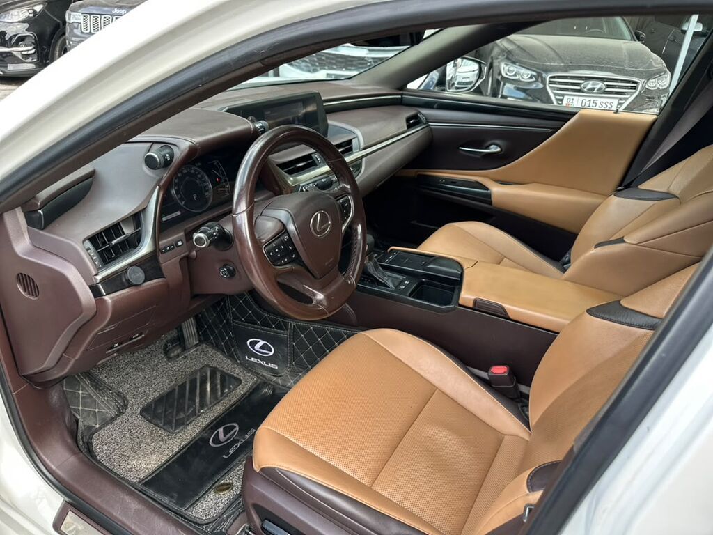Lexus ES: 2019 г., 2.5 л, Автомат, Гибрид, Седан: фото 8