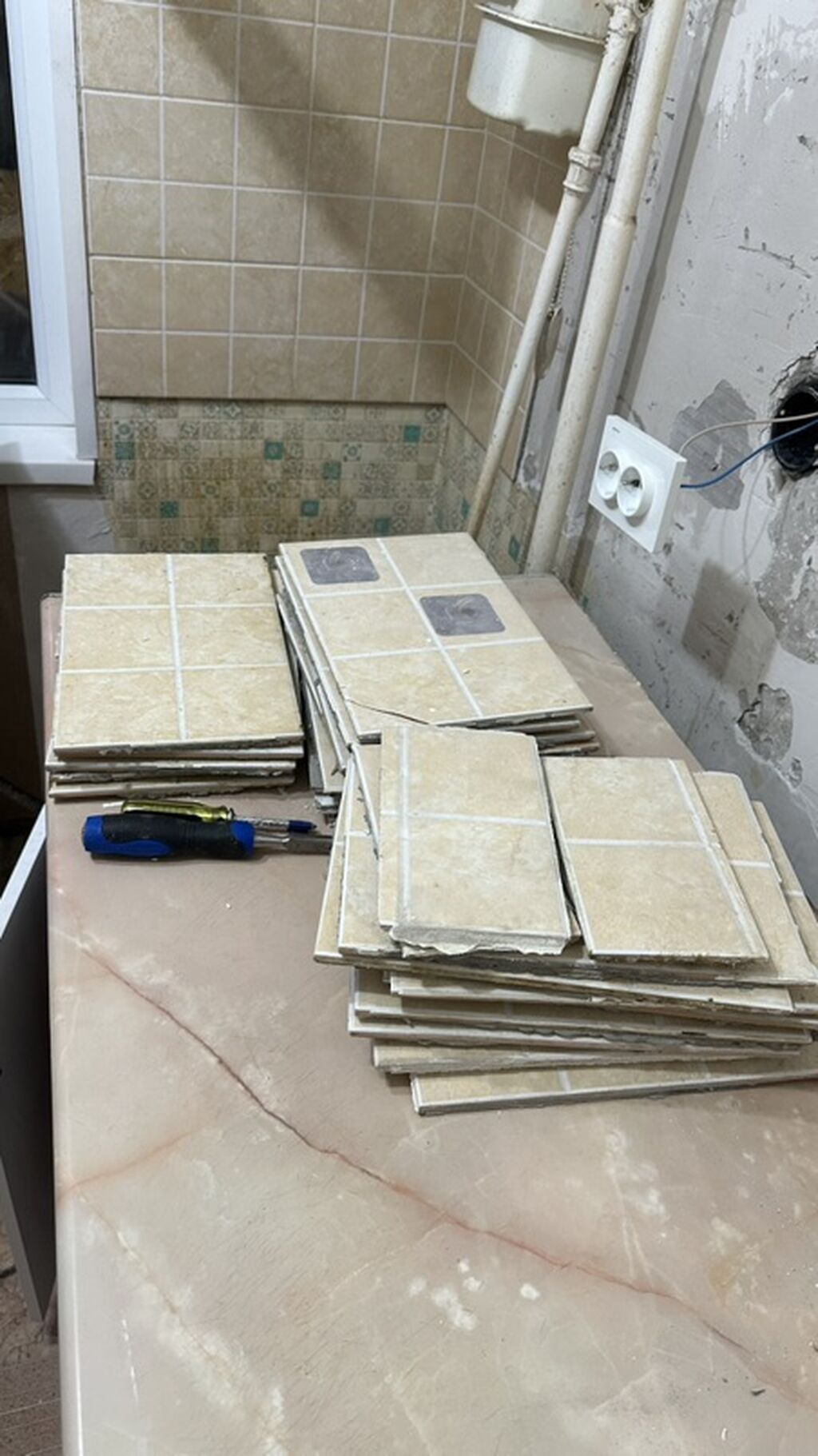 Отдам даром Б/у Керамическая настенная плитка для кухни/фартука - — фото 2