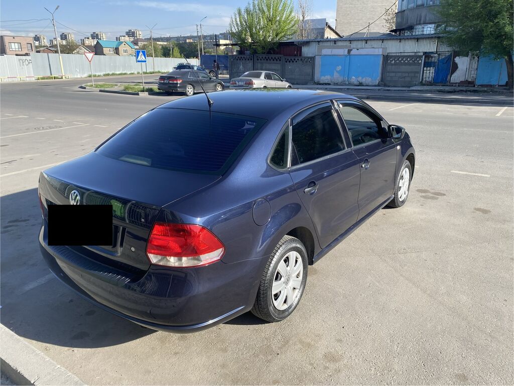 Volkswagen Polo: 2010 г., 1.6 л, Механика, Бензин, Седан: фото 4