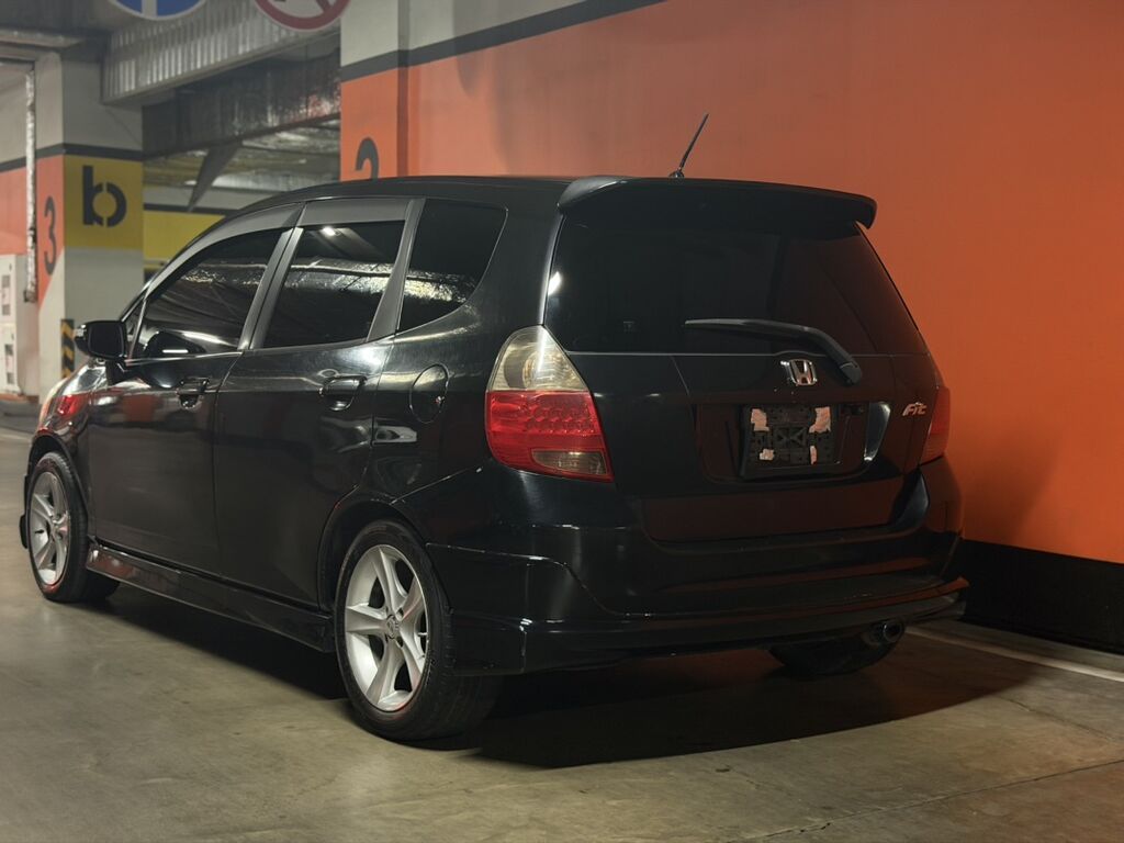 Honda Fit: 2005 г., 1.3 л, Автомат, Бензин, Хэтчбэк: фото 4