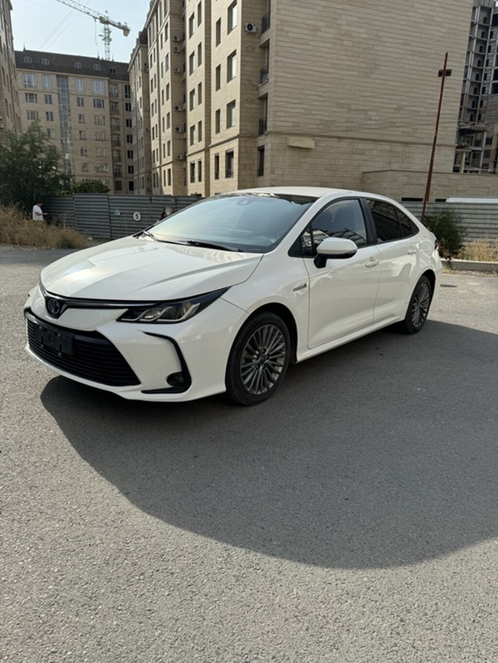 Toyota Corolla: 2022 г., 1.8 л, Автомат, Гибрид, Седан: фото 2