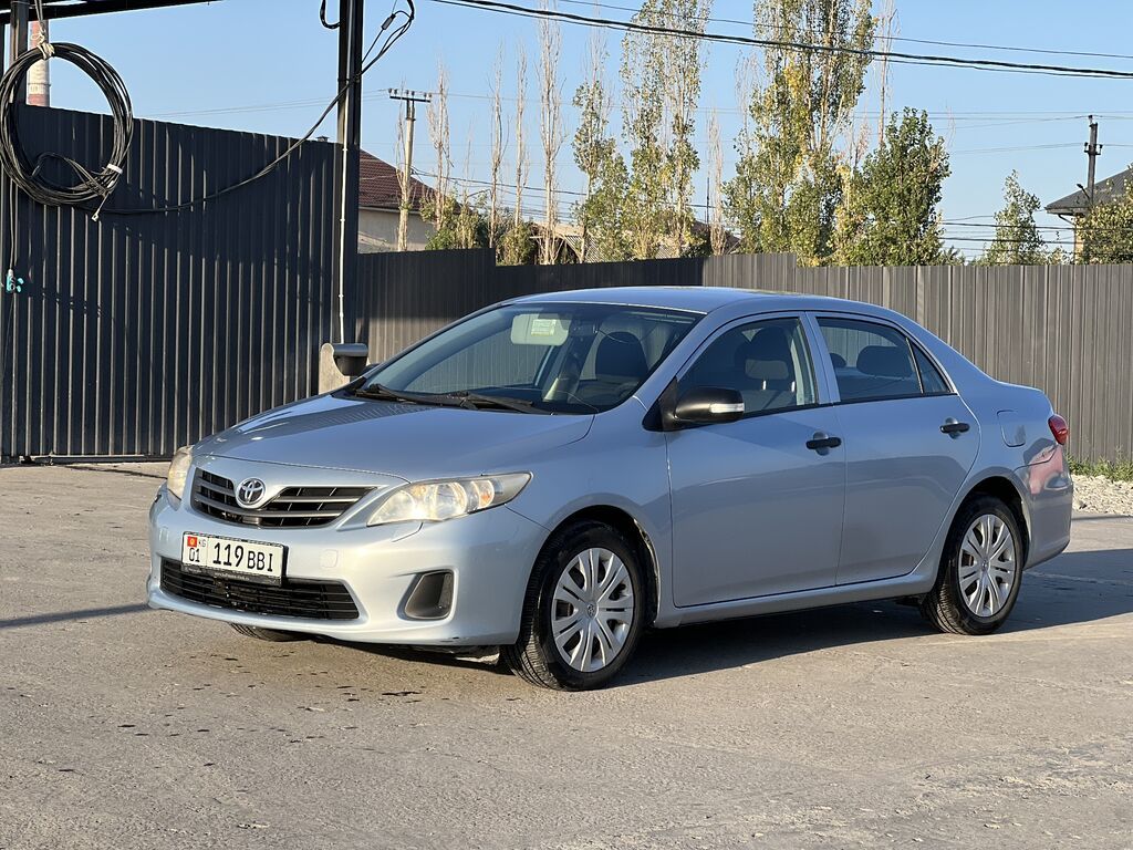 Toyota Corolla: 2011 г., 1.3 л, Механика, Бензин, Седан: фото 4