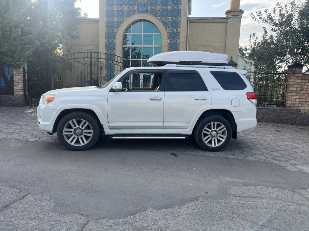 Toyota 4Runner: 2010 г., 4 л, Автомат, Бензин, Внедорожник: фото 2