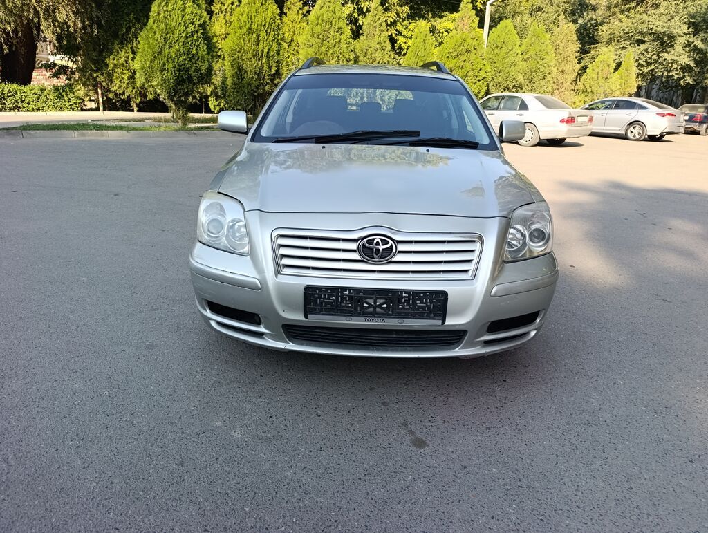 Toyota Avensis: 2003 г., 2 л, Автомат, Бензин, Универсал: фото 2