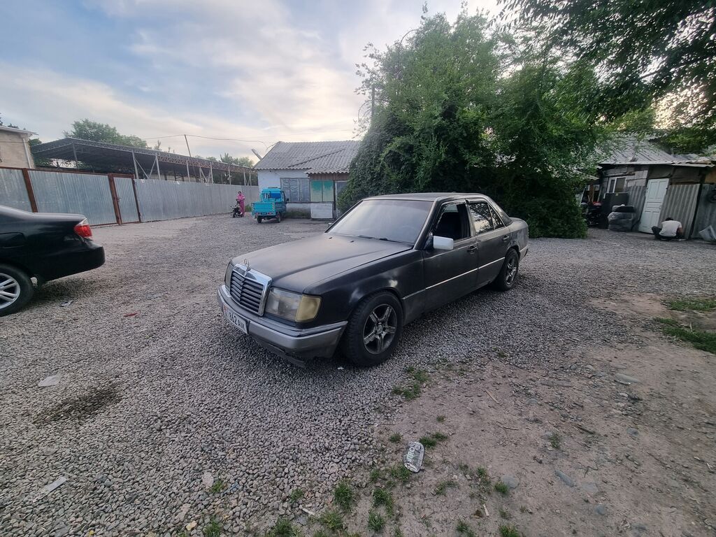 Mercedes-Benz W124: 1990 г., Седан: фото 4