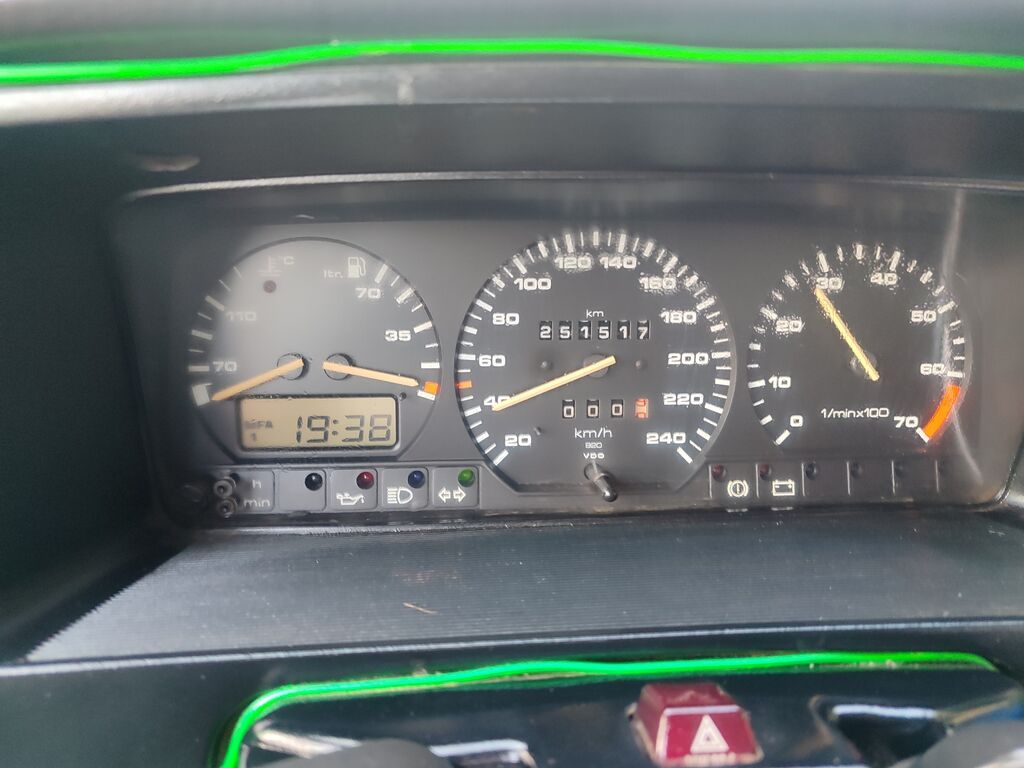 Volkswagen Passat: 1989 г., 1.8 л, Механика, Бензин, Седан: фото 7