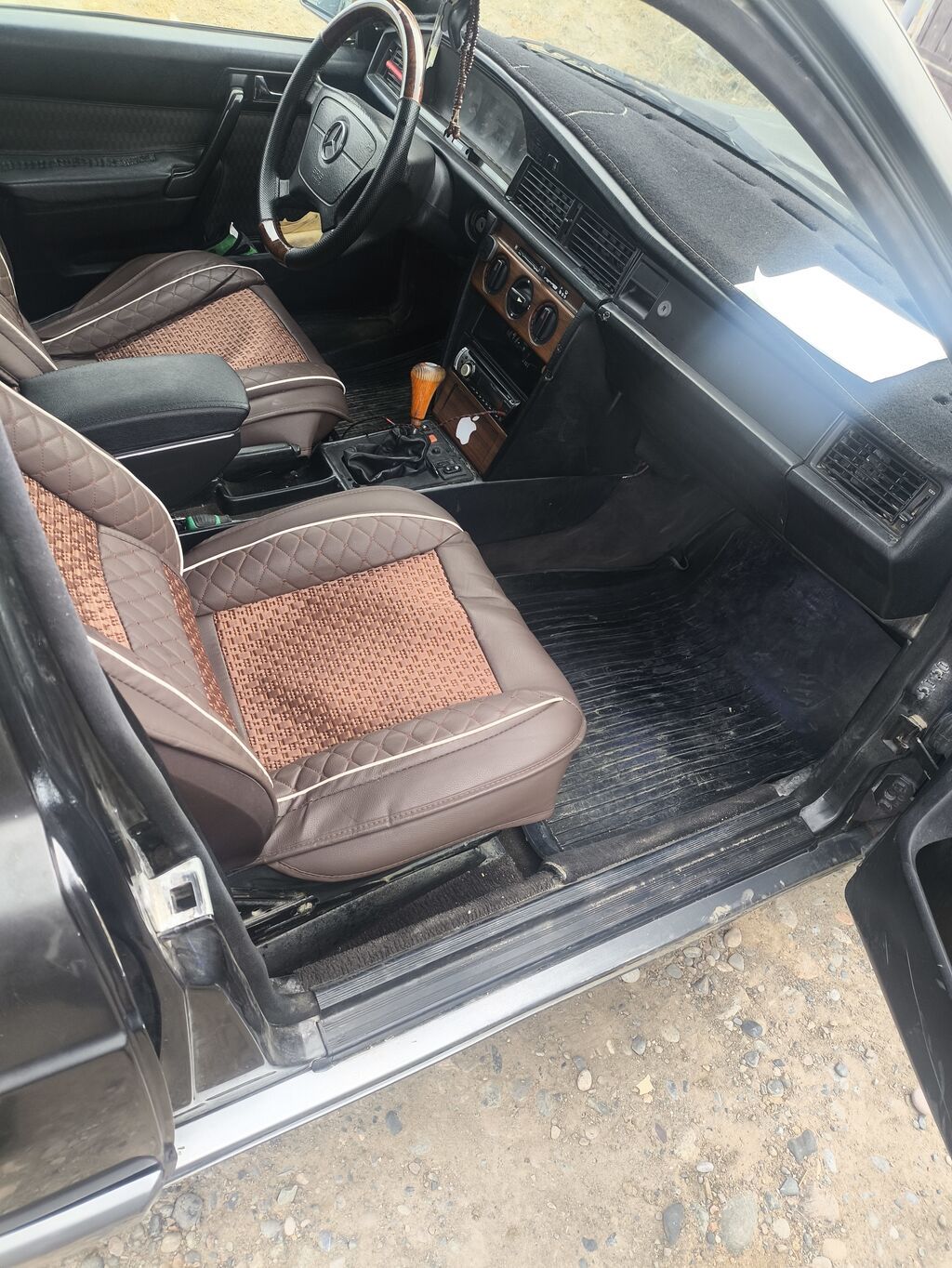 Mercedes-Benz 190: 1993 г., 2 л, Механика, Бензин, Седан: фото 4