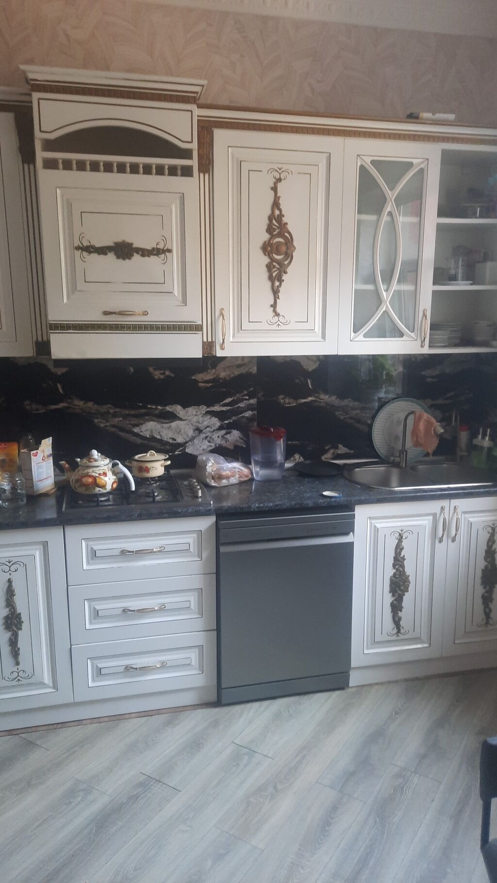 6 otaqlı, 182 kv. m, Kredit yoxdur, Yeni təmirli