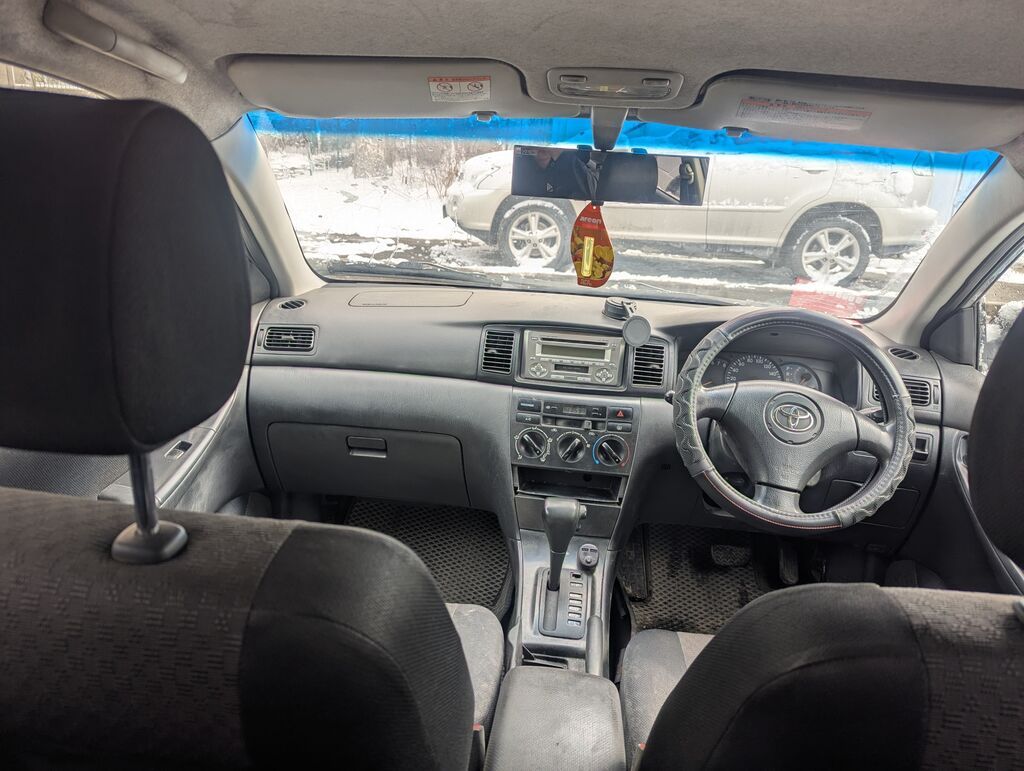 Toyota Corolla: 2003 г., 1.5 л, Автомат, Бензин, Хэтчбэк: фото 2