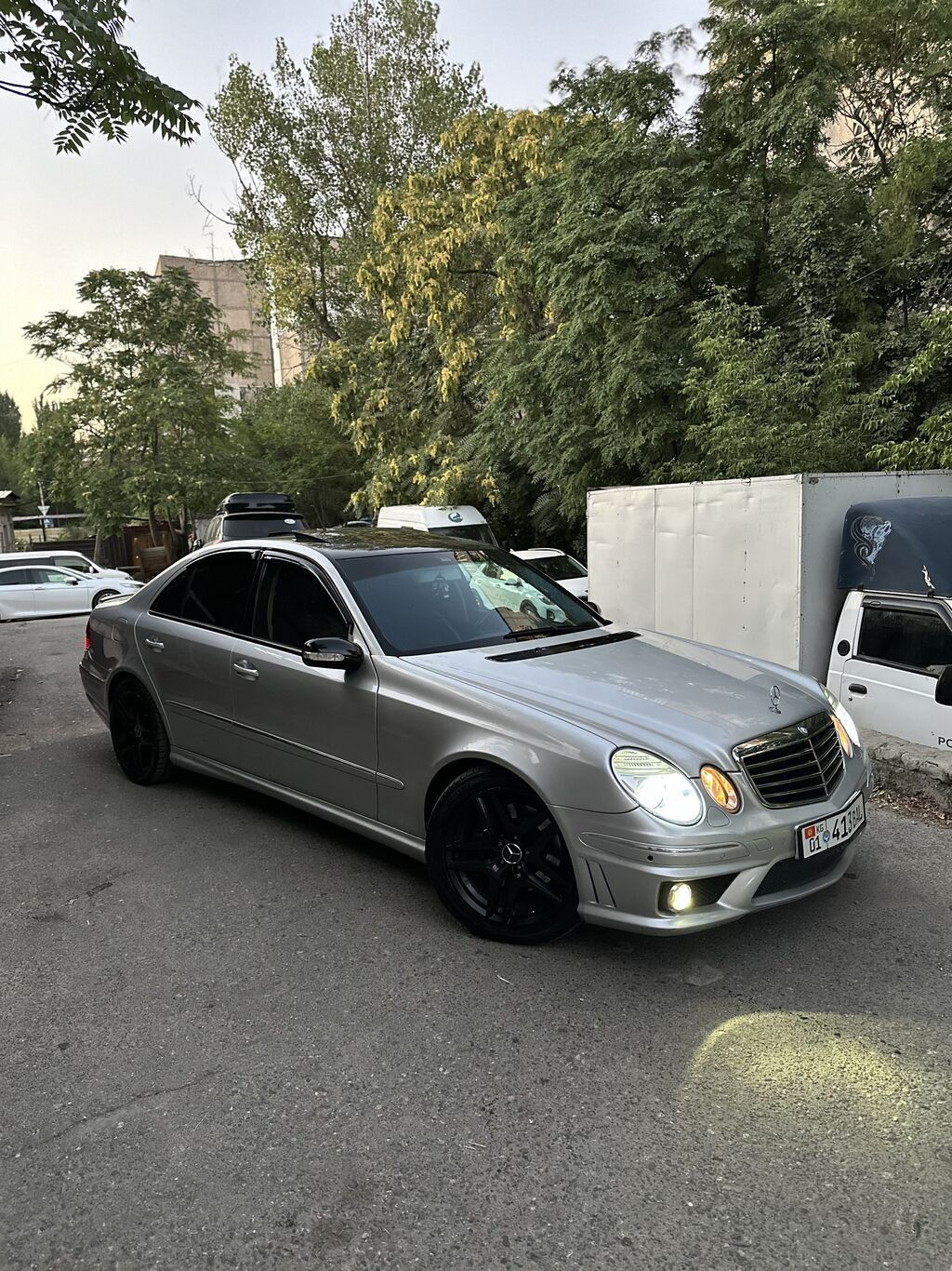 Mercedes-Benz E-Class: 2003 г., 5 л, Автомат, Бензин, Седан: фото 1
