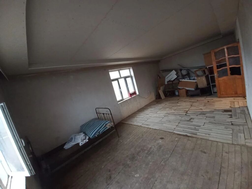 5 otaqlı, 150 kv. m, Təmirsiz