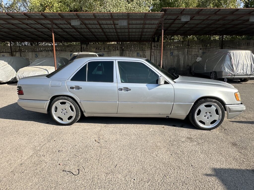 Mercedes-Benz W124: 1993 г., Седан: фото 3