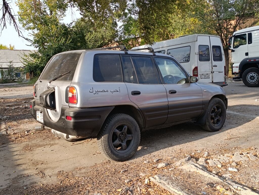 Toyota RAV4: 1996 г., 2 л, Автомат, Бензин, Внедорожник: фото 3