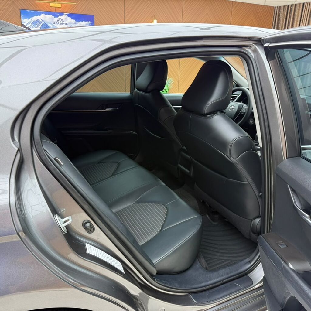 Toyota Camry: 2021 г., 2.5 л, Автомат, Бензин, Седан — фото 3