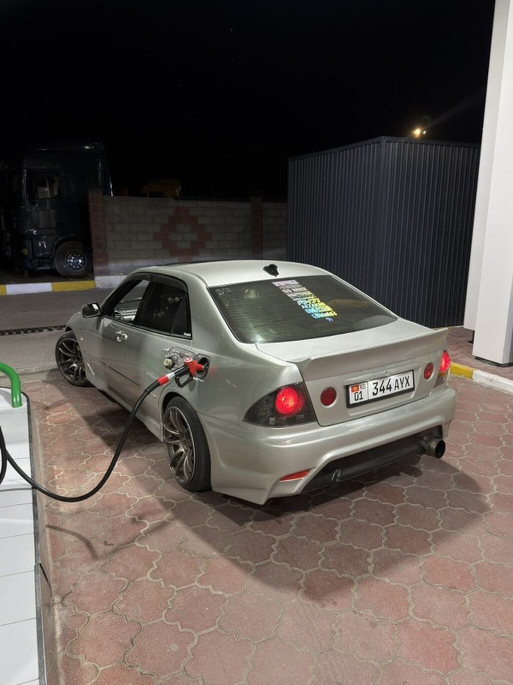 Toyota Altezza: 2000 г., 2.5 л, Автомат, Бензин, Седан: фото 2