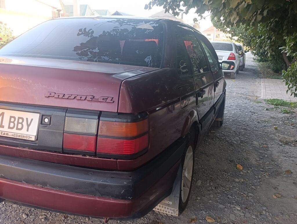 Volkswagen Passat: 1993 г., 1.8 л, Механика, Бензин, Седан: фото 4