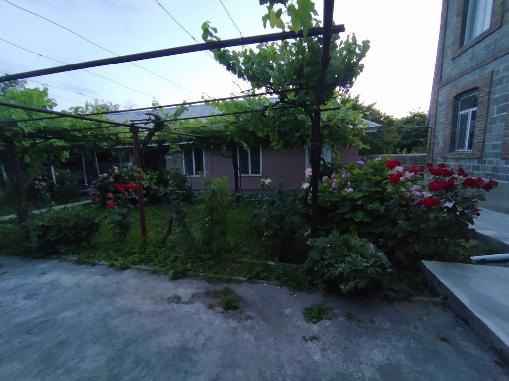 140 kv. m, 4 otaqlı, Qaz, Su, Telefon