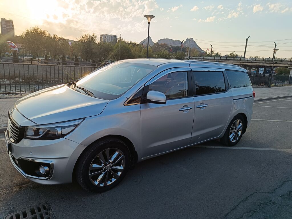 Kia Carnival: 2015 г., 2.2 л, Автомат, Дизель, Минивэн: фото 4