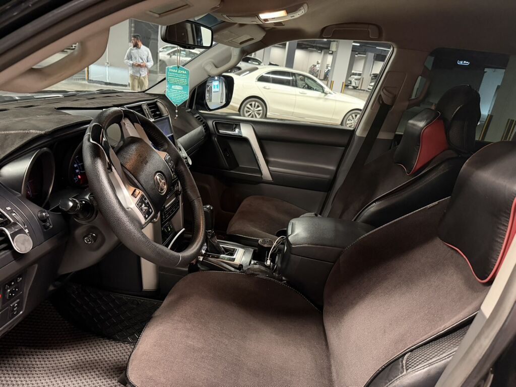 Toyota Land Cruiser Prado: 2010 г., 4 л, Автомат, Бензин, Внедорожник: фото 5