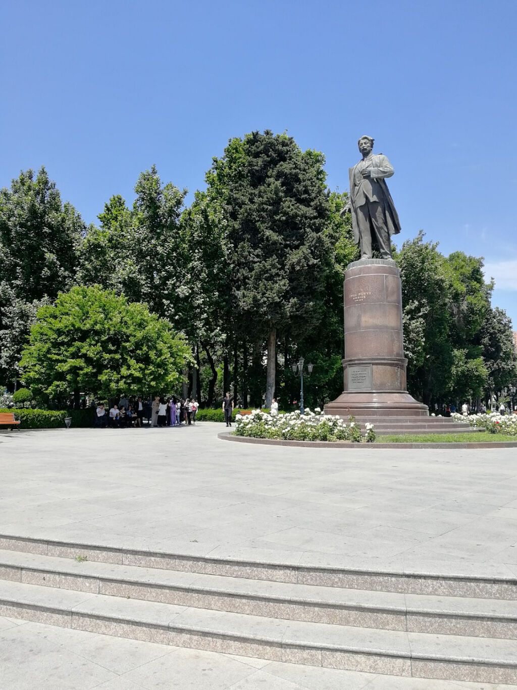 🔥 28 MAY METROSUNUN VƏ SƏMƏD VURĞUN PARKININ DÜZ YANINDA 110 KV.M
