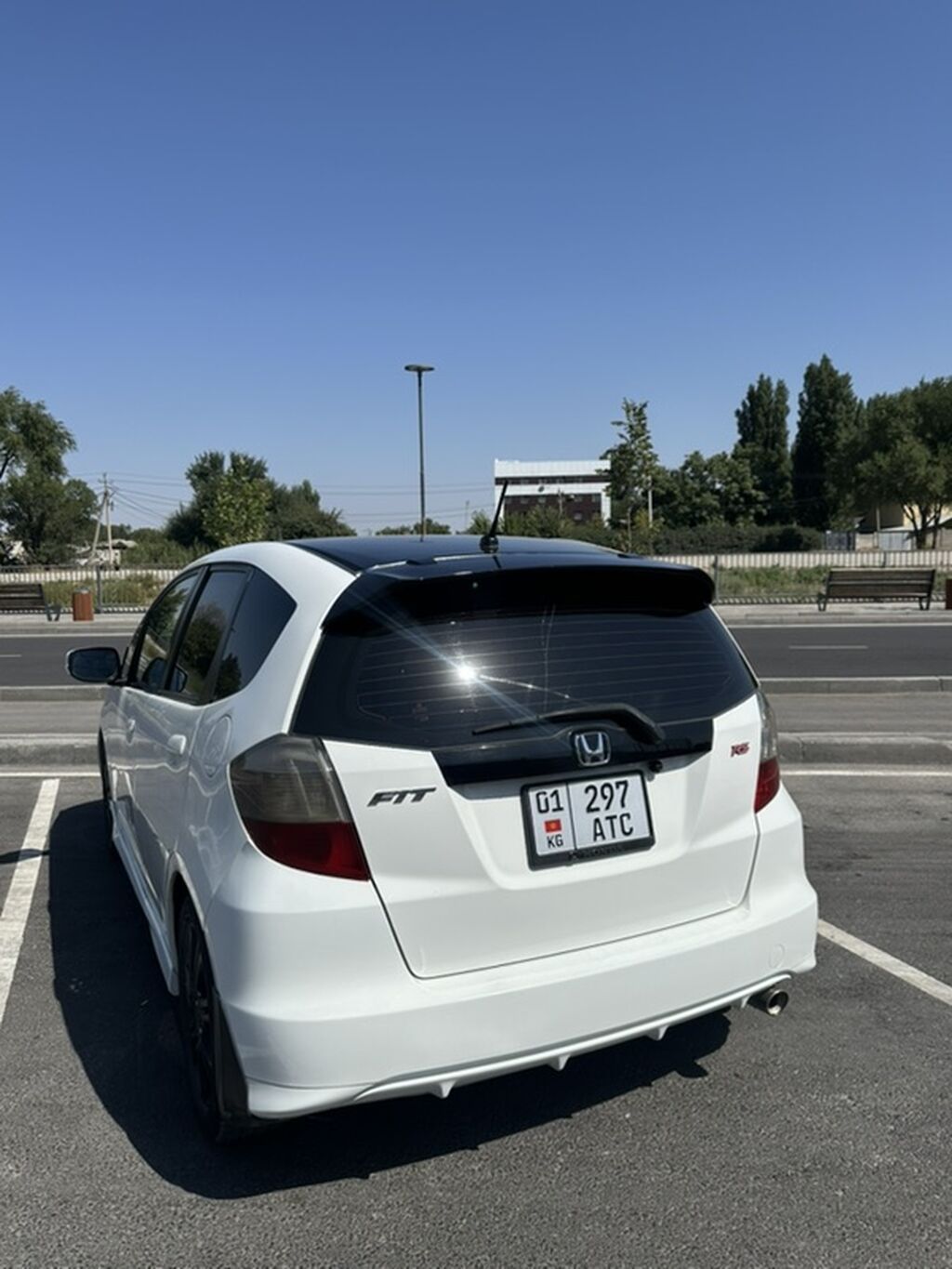 Honda Fit: 2010 г., 1.5 л, Автомат, Бензин, Хэтчбэк: фото 3
