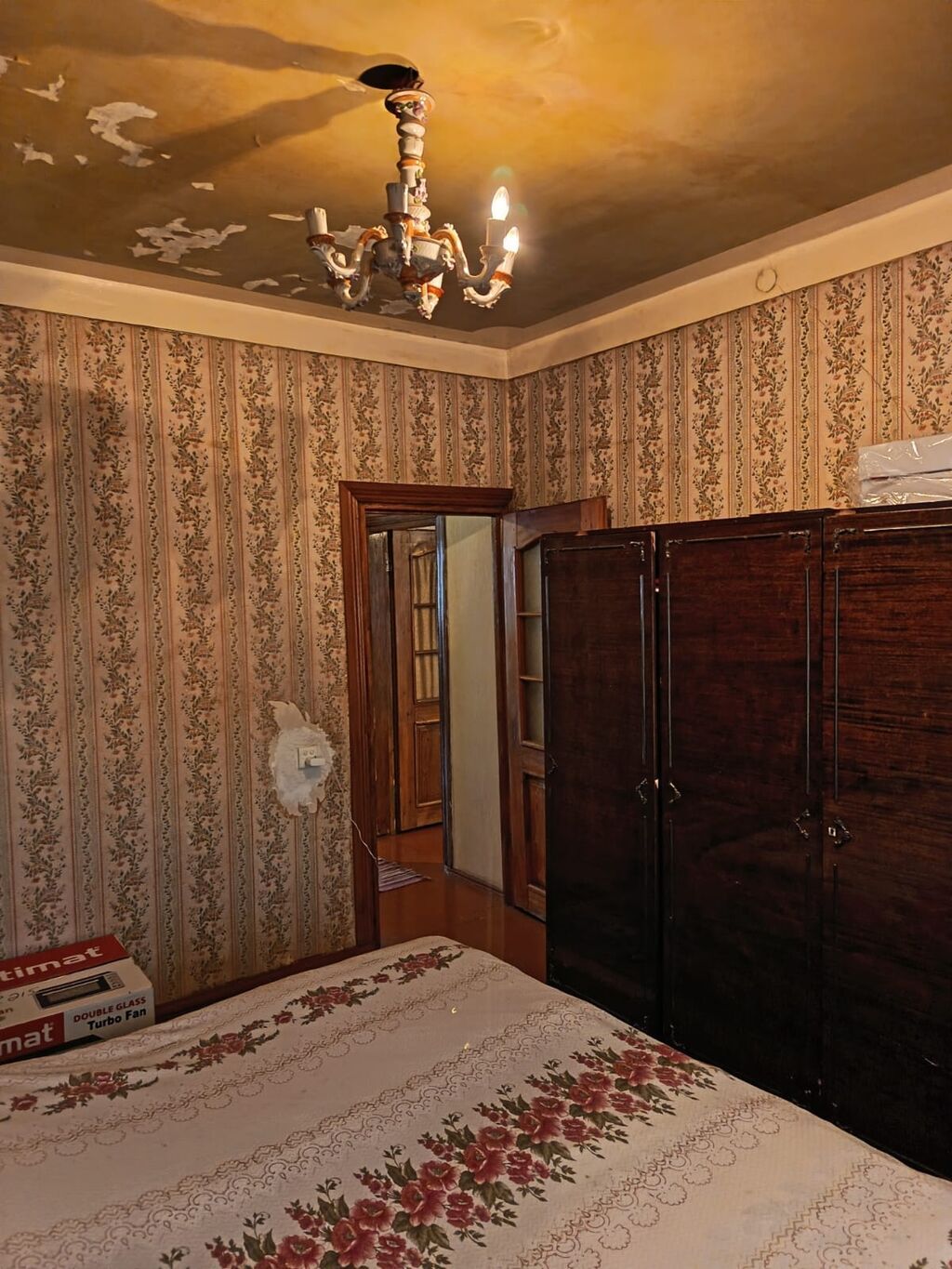 Bakı, 7-ci mikrorayon, 4 otaqlı, Köhnə tikili, m. Azadlıq Prospekti, 87 kv. m