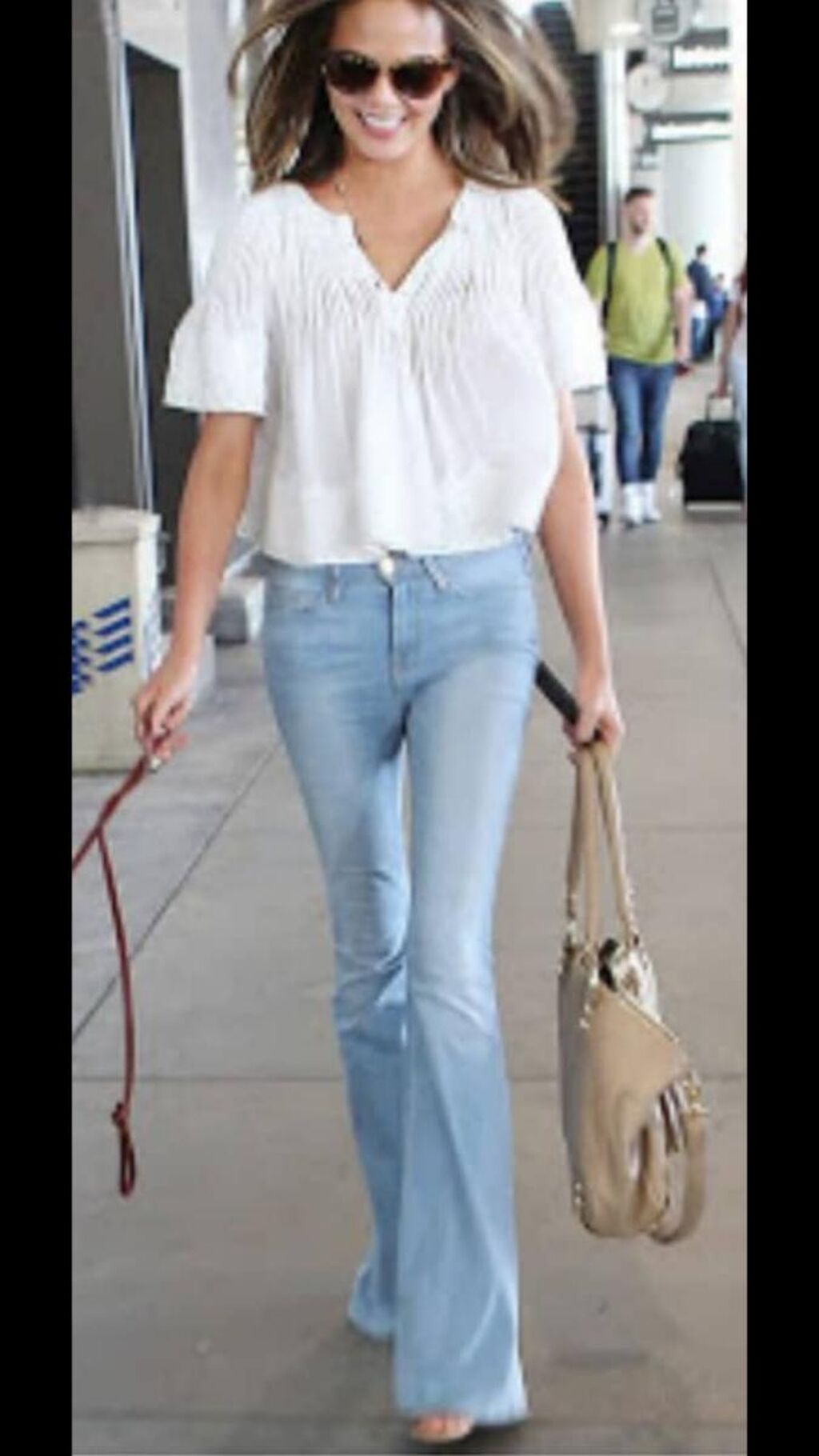Широкие джинсы с белой рубашкой