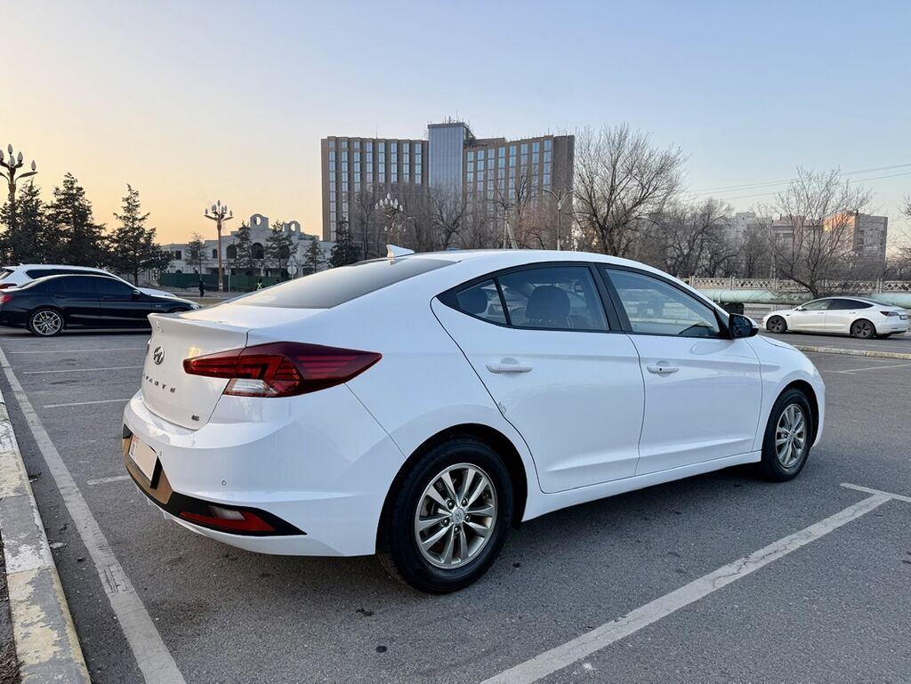 Hyundai Avante: 2019 г., Автомат, Бензин, Седан: фото 2