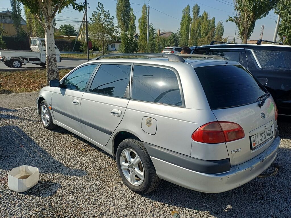Toyota Avensis: 2002 г., 2 л, Механика, Универсал: фото 2