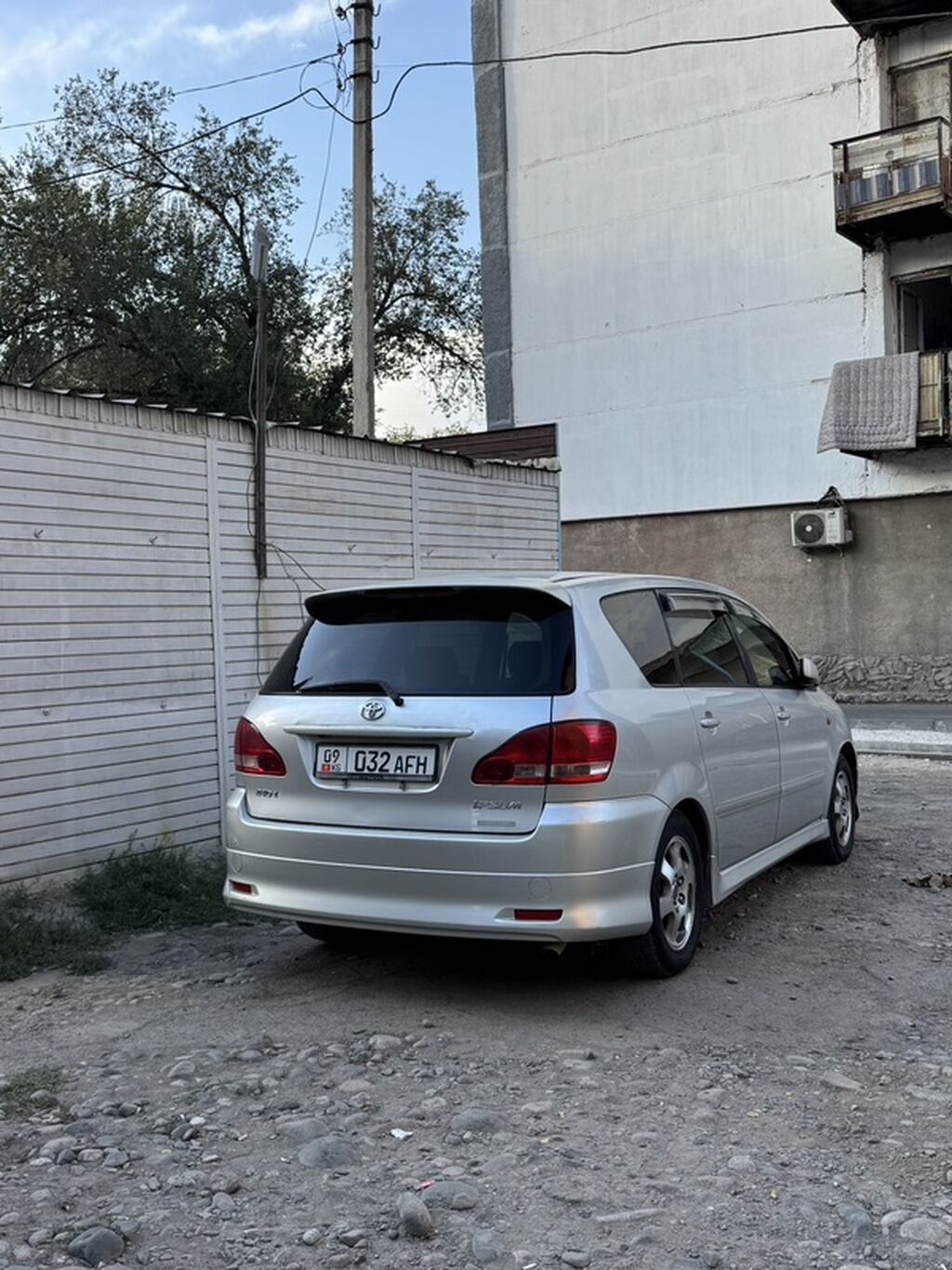 Toyota Ipsum: 2002 г., 2.4 л, Автомат, Бензин, Минивэн: фото 1