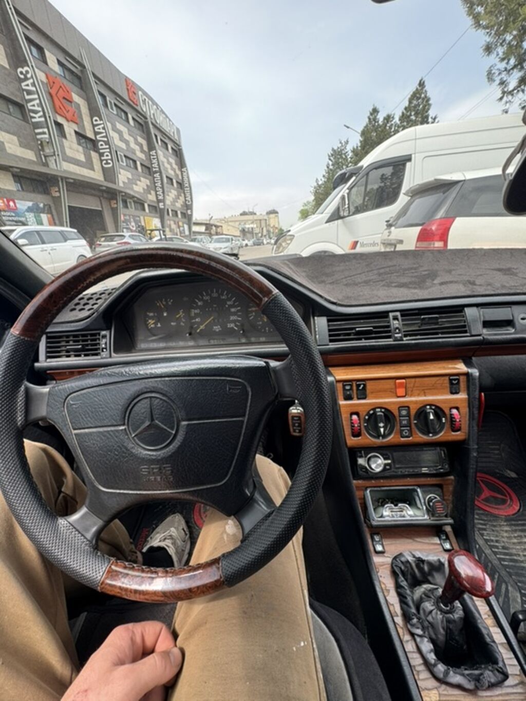 Mercedes-Benz E-Class: 1992 г., 2.3 л, Механика, Седан: фото 2