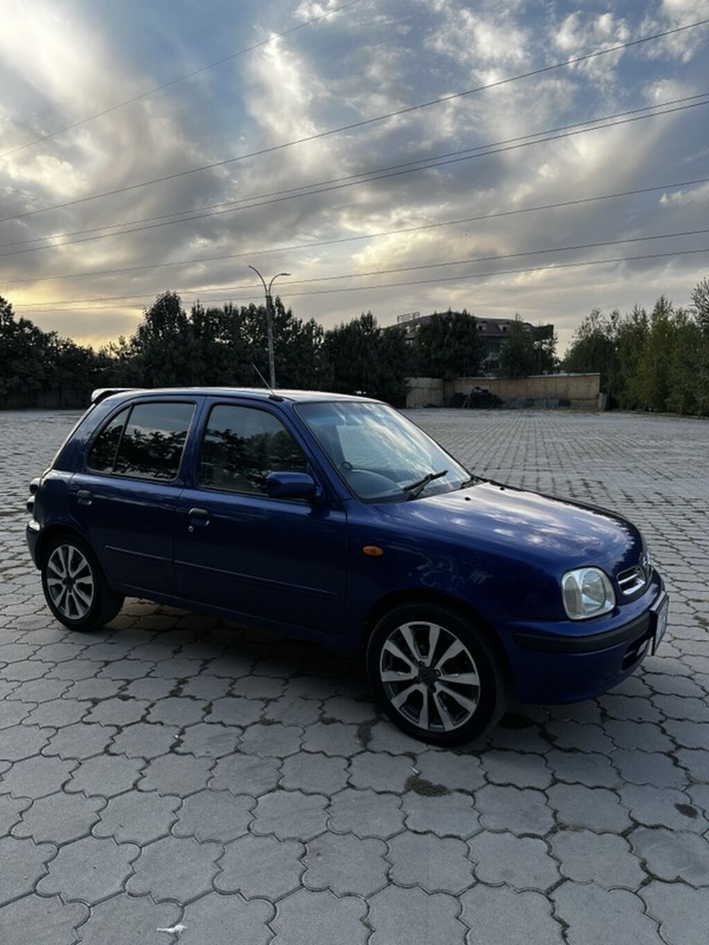 Nissan March: 2000 г., 1 л, Автомат, Бензин, Хэтчбэк: фото 2