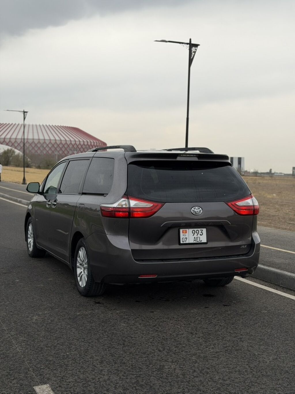 Toyota Sienna: 2016 г., 3.5 л, Автомат, Бензин, Минивэн: фото 3