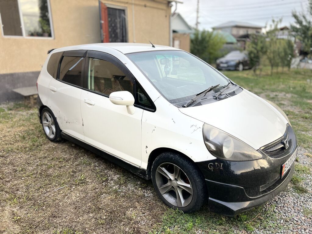 Honda Fit: 2004 г., 1.3 л, Вариатор, Бензин, Хэтчбэк: фото 3