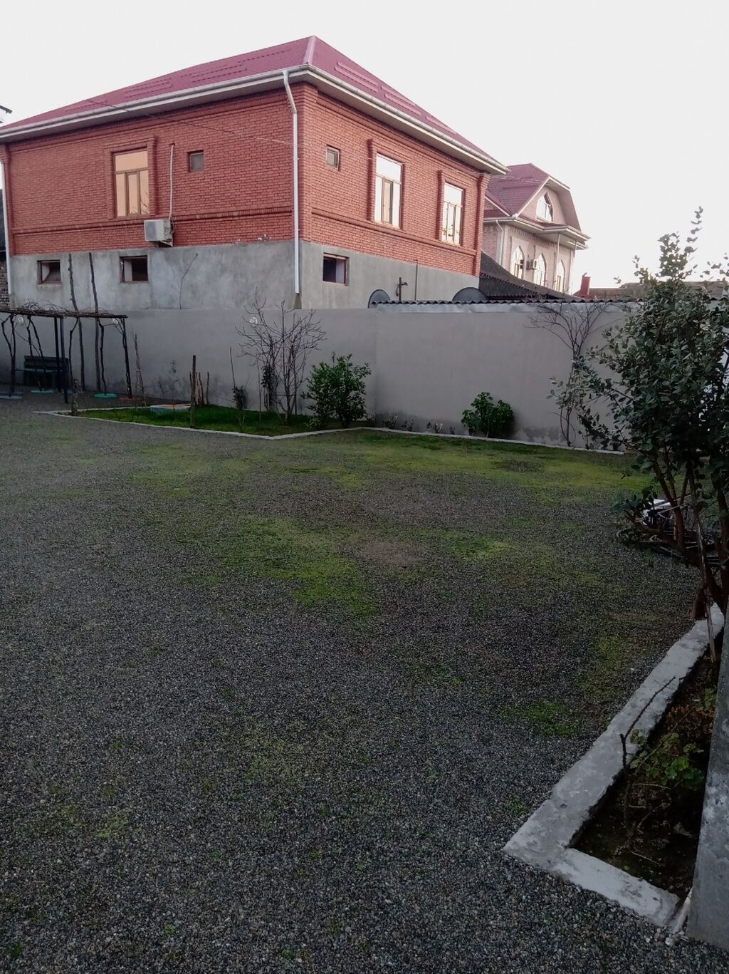 4 otaqlı, 200 kv. m, Yeni təmirli