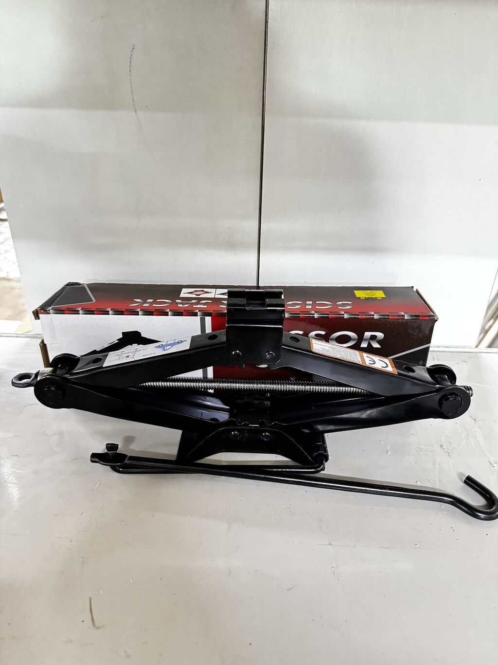 Автоаксессуары оптом и в розницу Домкраты ромбики Scissor jack 1.5т
