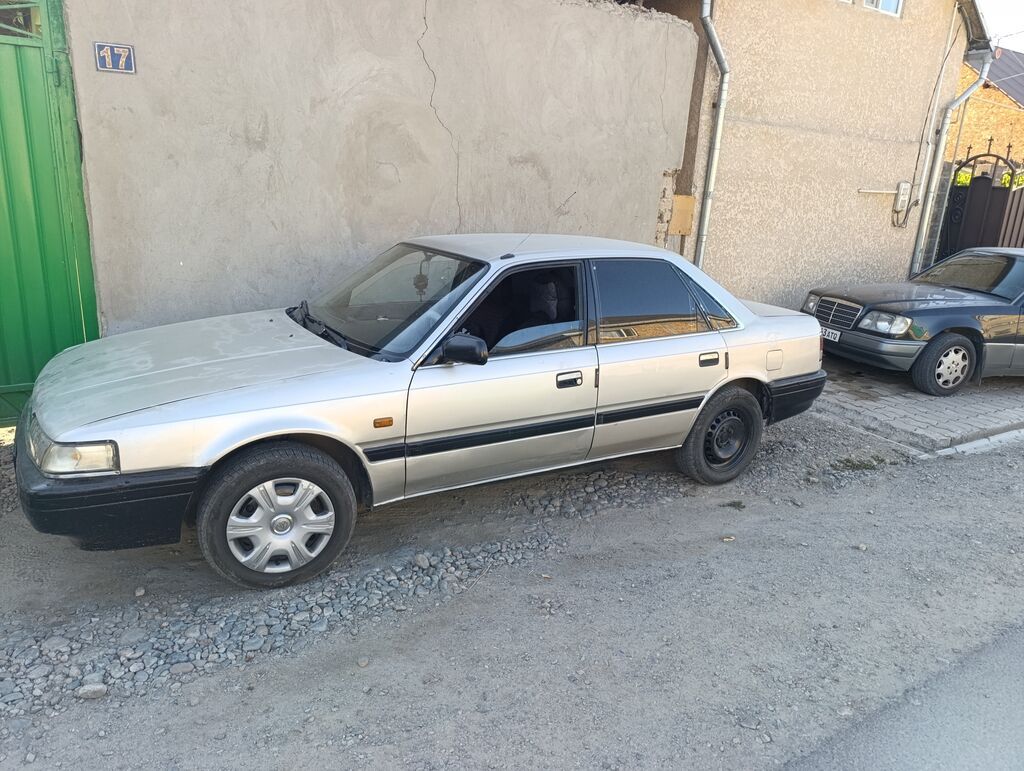 Mazda 626: 1989 г., Механика, Седан: фото 3