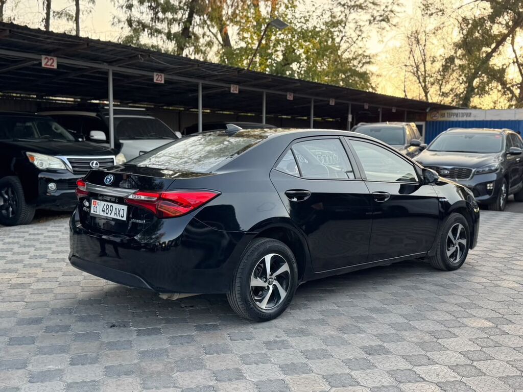 Toyota Corolla: 2019 г., 1.8 л, Вариатор, Гибрид, Седан: фото 3