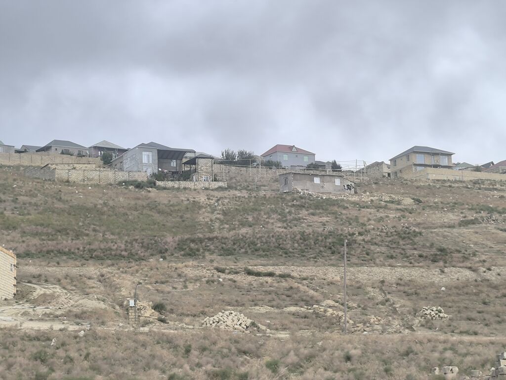 16 sot, Tikinti, Bələdiyyə