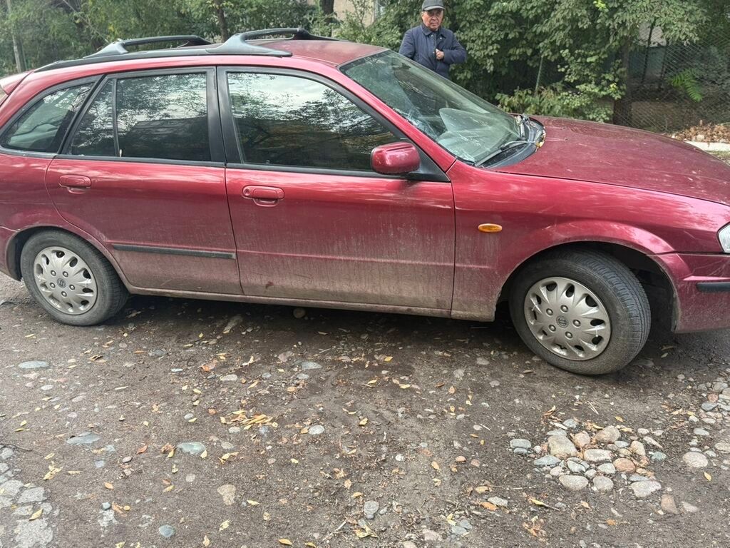 Mazda 323: 2000 г., 1.5 л, Механика, Бензин, Хэтчбэк: фото 4