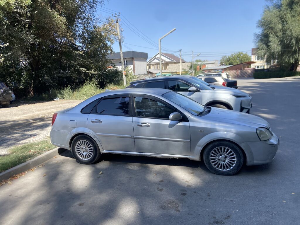 Chevrolet Lacetti: 2004 г., 1.6 л, Автомат, Газ, Седан: фото 3