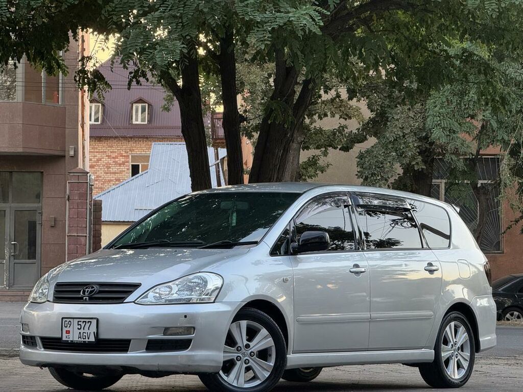Toyota Ipsum: 2004 г., 2.4 л, Автомат, Газ, Минивэн: фото 1