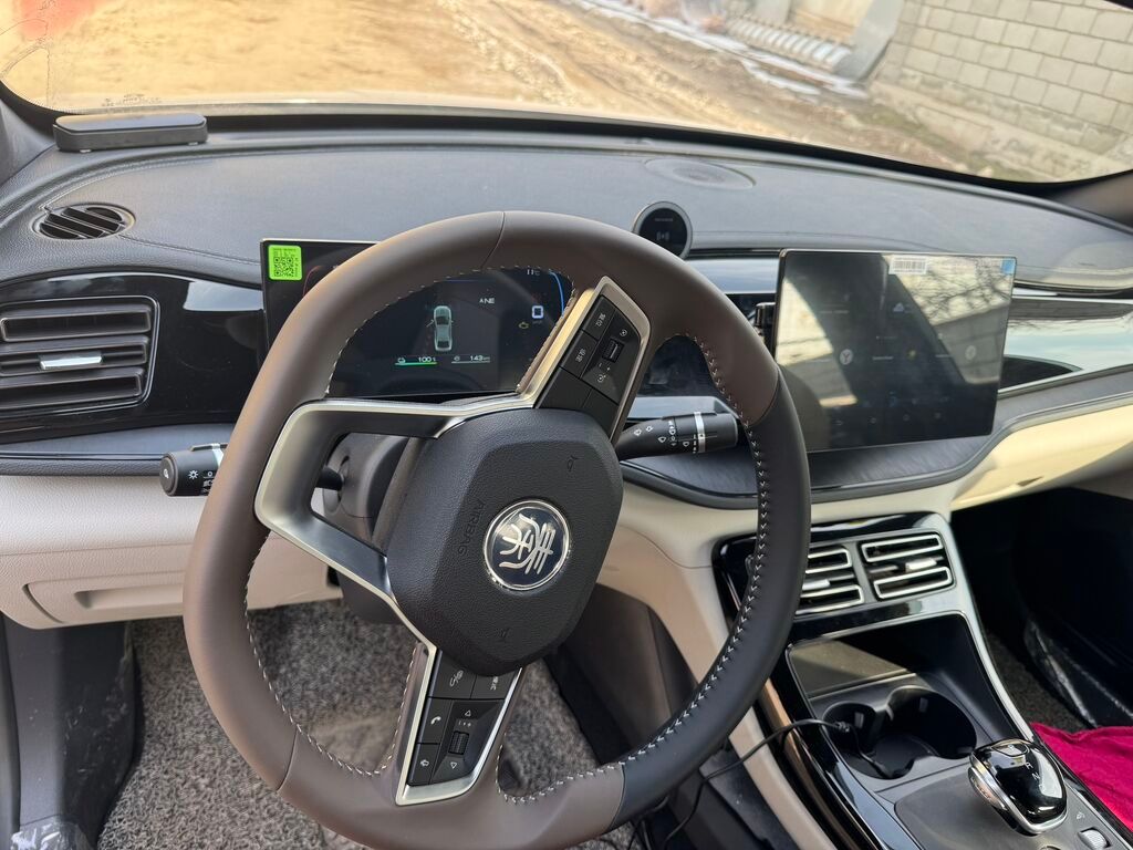 BYD : 2024 г., 1.5 л, Робот, Гибрид, Седан: фото 6