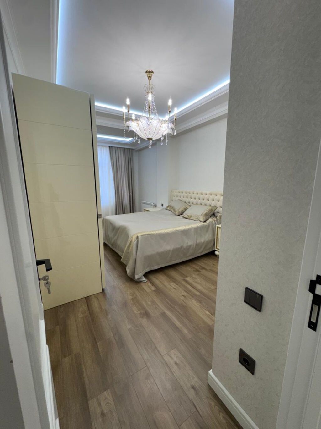 4 otaqlı, Yeni tikili, 144 kv. m