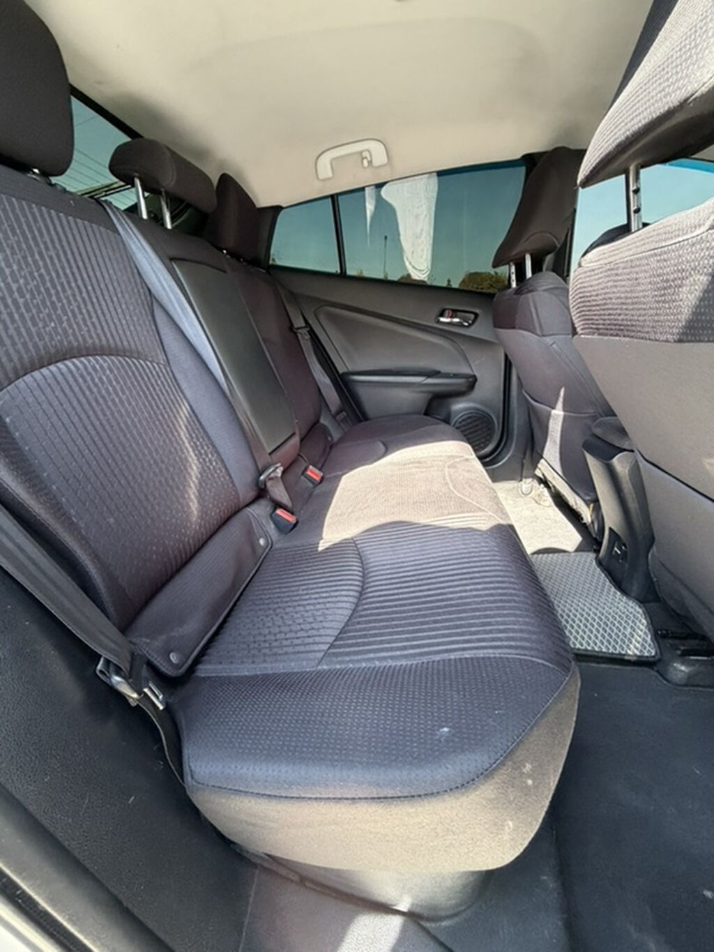 Toyota Prius: 2017 г., 1.8 л, Вариатор, Гибрид, Хэтчбэк: фото 6