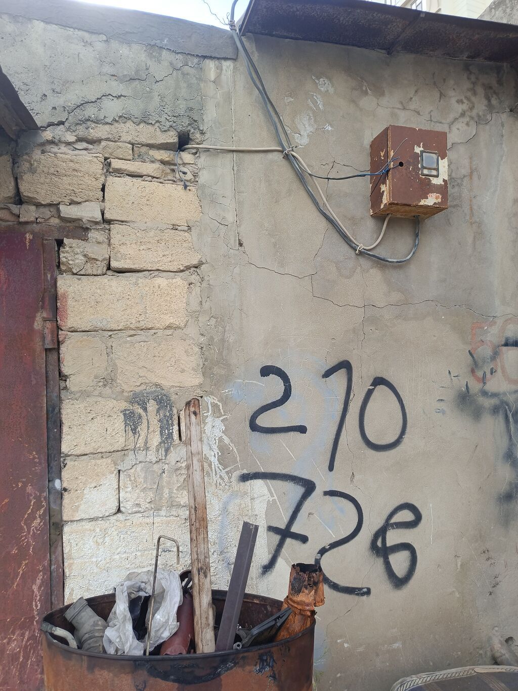 30 kv. m, 5 * 6 * 2 Daş