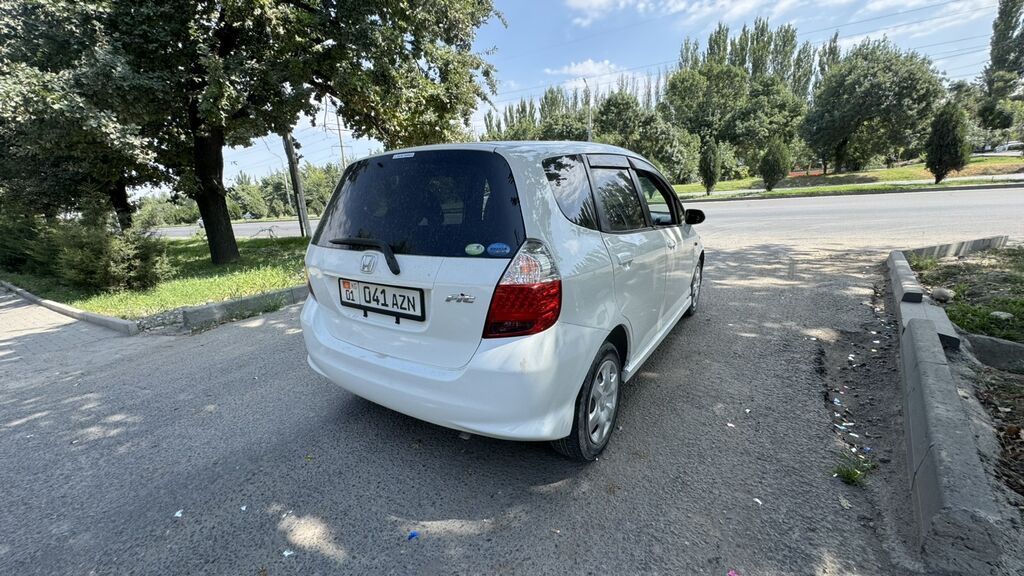 Honda Fit: 2003 г., 1.3 л, Автомат, Бензин, Хэтчбэк: фото 4