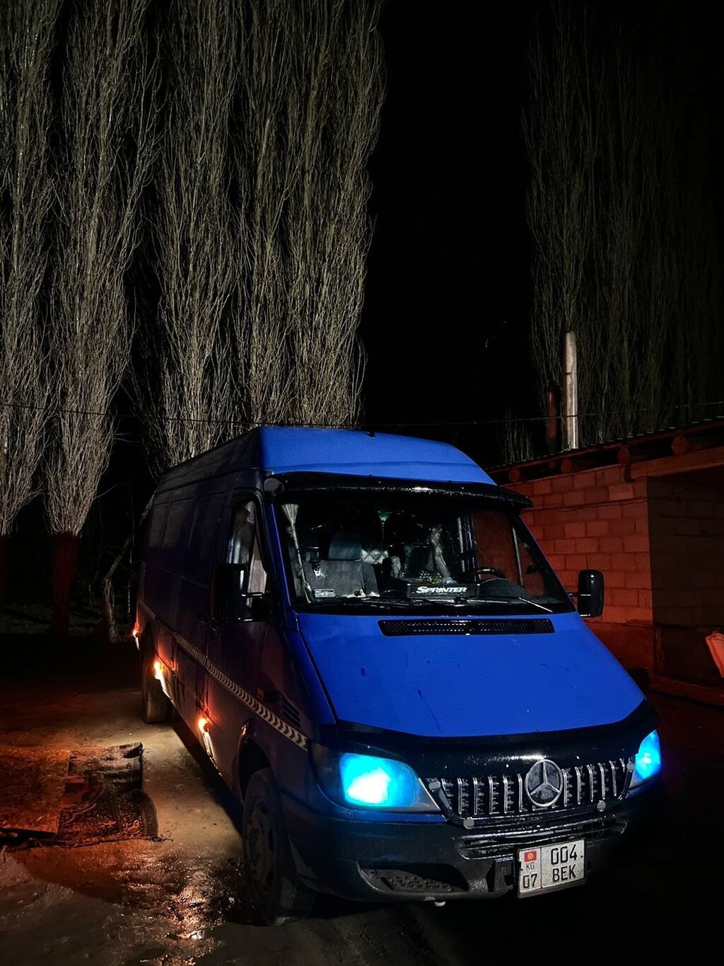 Mercedes-Benz Sprinter — синий цельнометаллический фургон удлинённой: фото 4