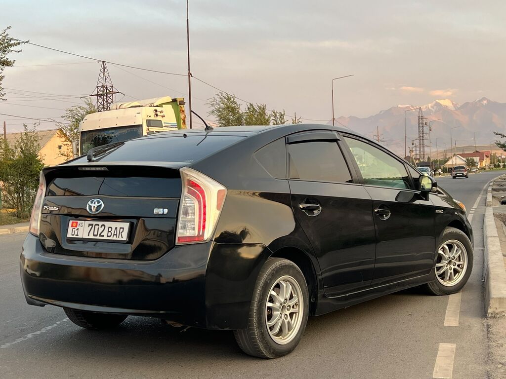 Toyota Prius: 2012 г., 1.8 л, Вариатор, Гибрид, Лифтбек: фото 3